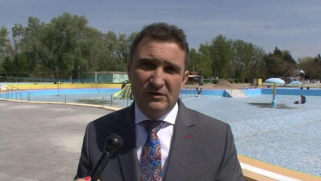 ARADCU 00 STRAND BAZINE CALIN BIBART PRIMARIA MUNICIPIULUI ARAD MI24APR (14)