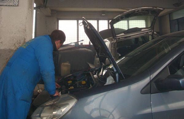 ARADCU 00 ATELIER AUTO MECANIC POLITIA LOCALA ARAD MI08MAI