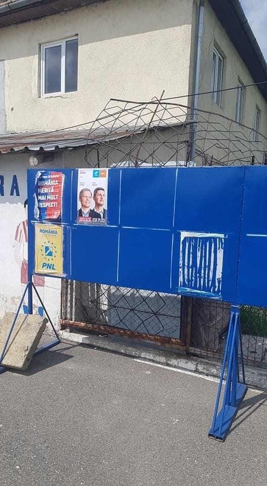 ARADCU 00 BARBAT AMENDAT AFIS ELECTORAL POLITIA LOCALA ARAD JOI02MAI (3)