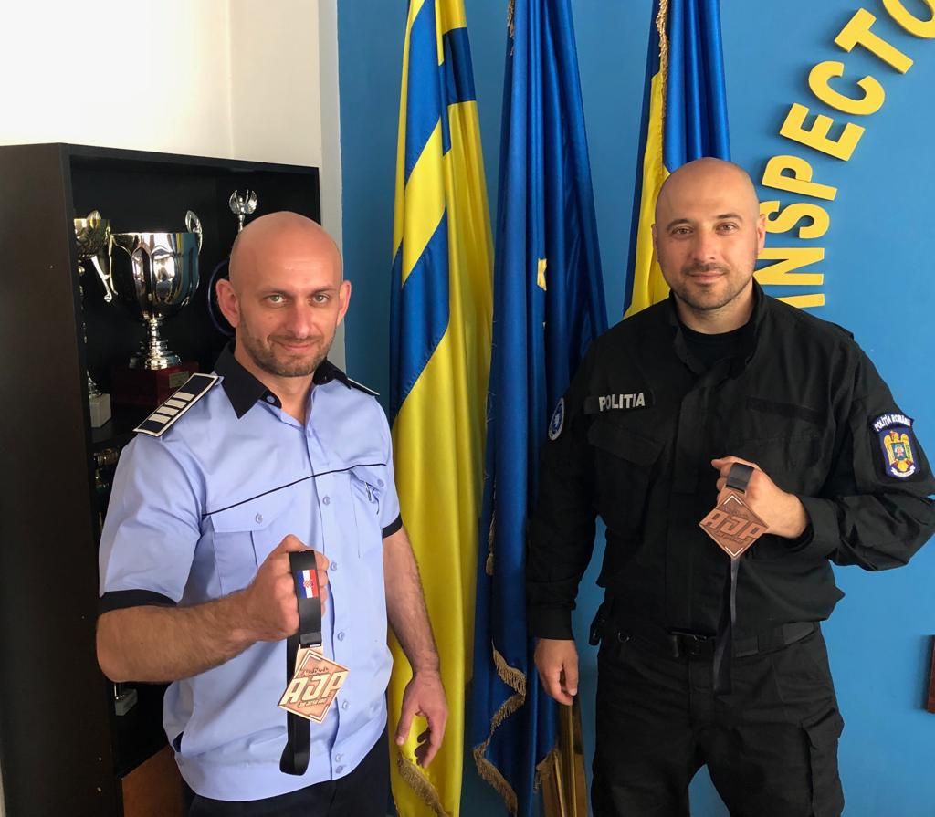 ARADCU 00 POLITISTI Bogdan Coroban și Lucian Poleac MEDALII MI22MAI (1)