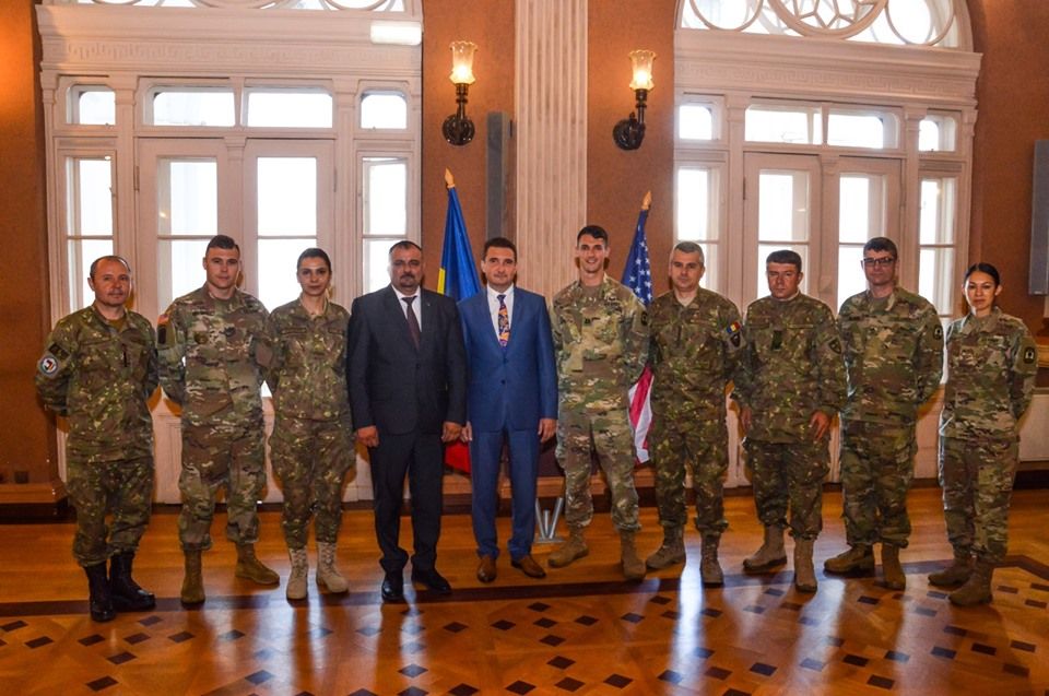 ARADCU 00 MILITARI SUA RO CALIN BIBART MA11IUN 8