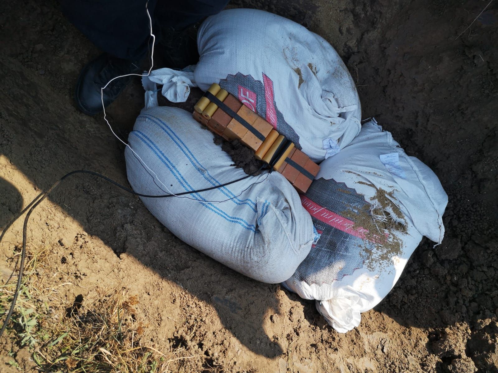 ARADCU 00 BOMBA DISTRUSA ISU ARAD MA27AUG (2)