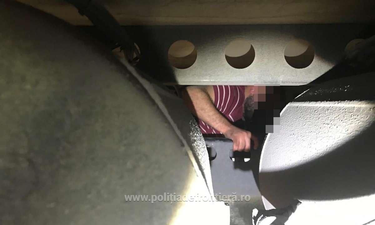 ARADCU 00 MIGRANT POLITIA DE FRONTIERA JOI08AUG