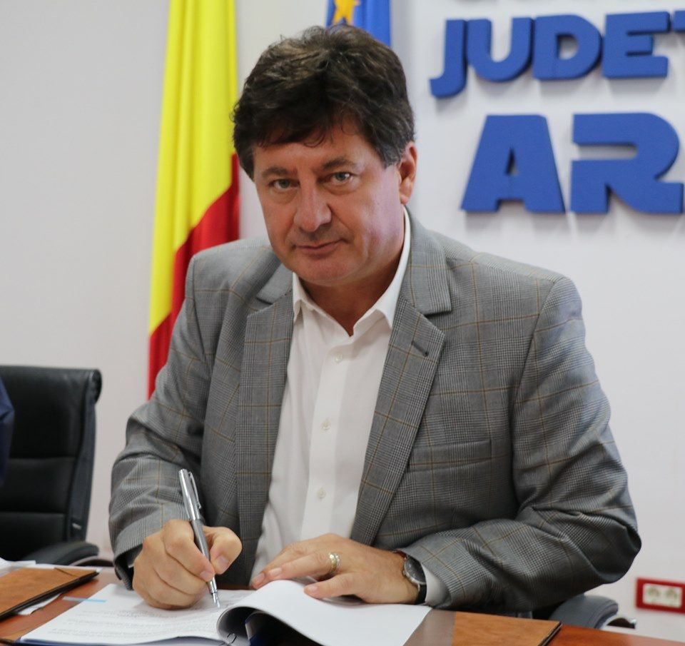 ARADCU 00 IUSTIN CIONCA CONSILIUL JUDETEAN ARAD MI11SEPT (1)