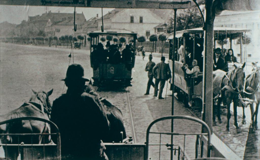 7.-Tramvaiul-tras-de-cai-1024x633