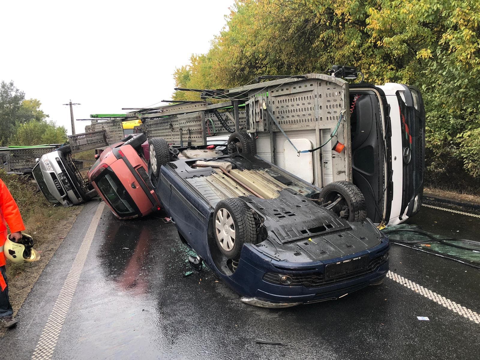 ARADCU 00 TIR CU MASINI RASTURNAT DN7 ACCIDENT MARTOR JOI10OCT (1)
