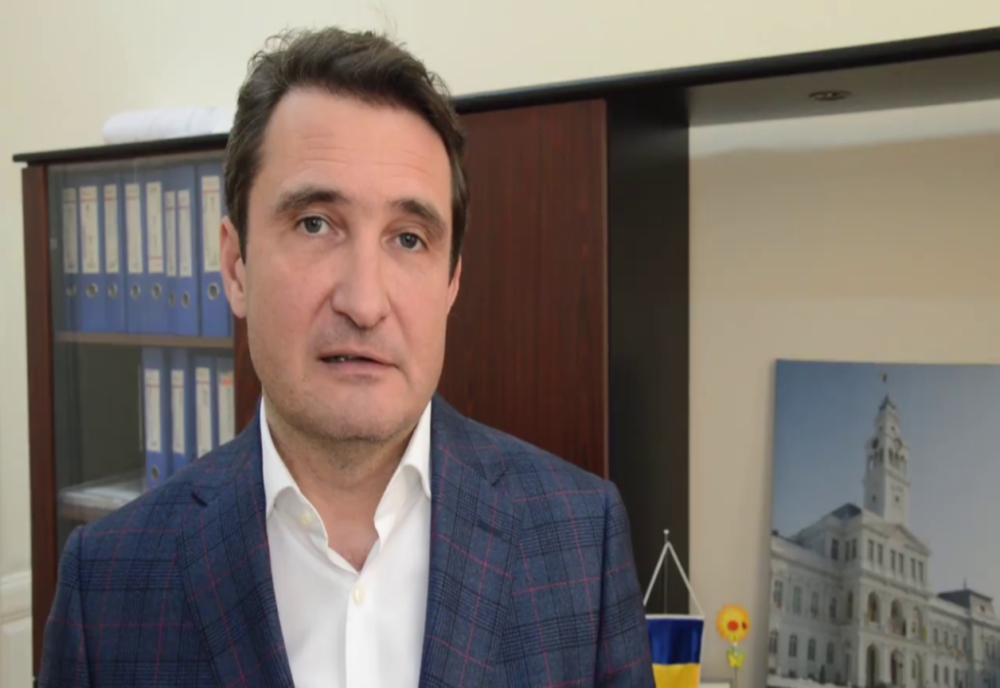 Arad: AUDIO Primarul Aradului, Călin Bibarț, anunță că municipalitatea a câștigat în instanță continuarea proiectului de reamenajare a Pieței Catedralei, în valoare de 30 de milioane de euro. Ce urmează