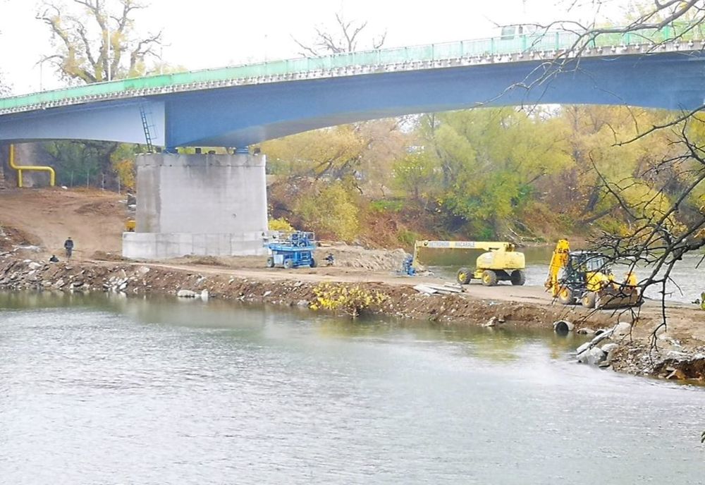 Arad: AUDIO Podul Decebal din centrul Aradului, în reparații. Ce spune primarul Călin Bibarț despre cum merge investiția