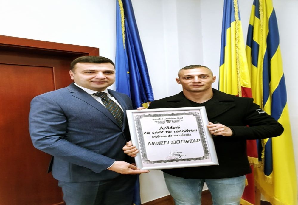 Arad: Jandarmul-erou, care a sărit în apa rece și adâncă a Mureșului, pentru a scoate o femeie din râu, distins cu diploma "Arădeni cu care ne mândrim". Zeci de arădeni au cerut acest lucru