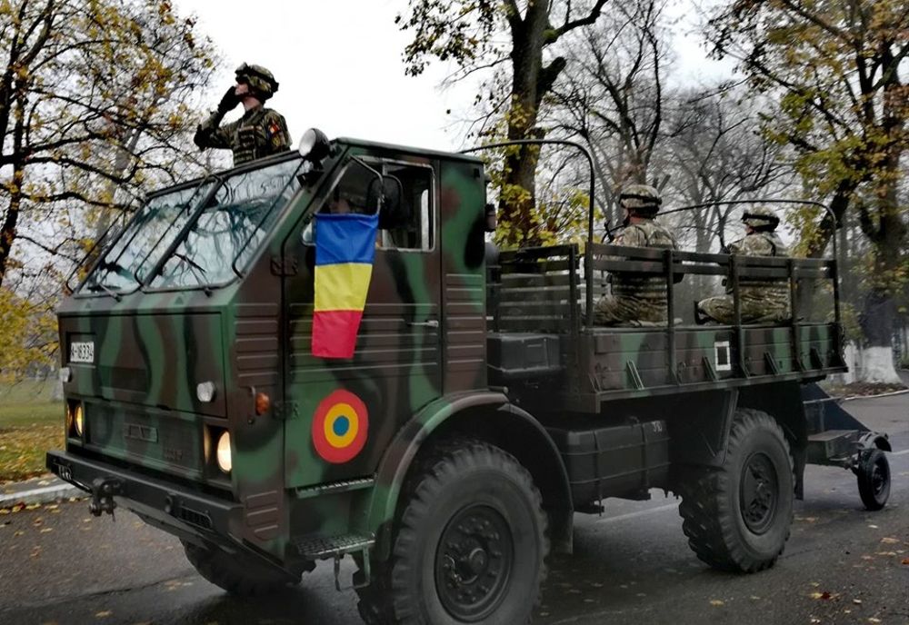 Arad: AUDIO Peste 200 de militari, pompieri, jandarmi și polițiști defilează duminică la ora 9, prin centrul Aradului. La ora 18, retragere cu torțe a militarilor