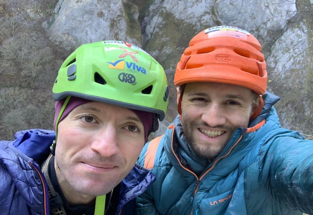 Arad: Mesajul a doi cunoscuți alpiniști români, Vlad Căpușan și Teofil Vlad, pentru ziua votului: "Vaya con Dios la vot!"