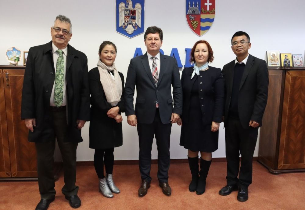 Arad: Medici din China, cercetători în tehnologii moderne de regenerare a pielii, la Arad