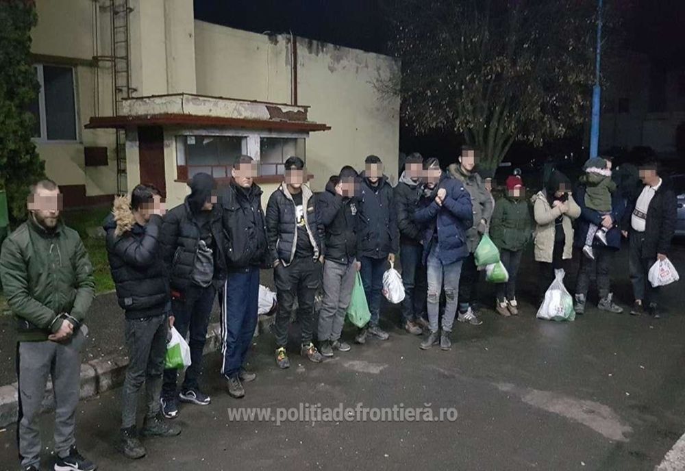 Arad: AUDIO FOTO VIDEO 21 de migranți din Irak și Tunisia, dar și o călăuză din Serbia, descoperiți, în ultimele ore, la granița cu Ungaria