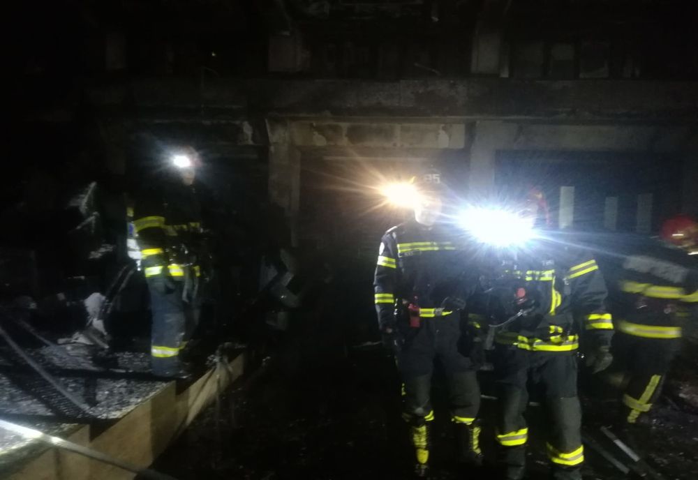 Arad AUDIO FOTO VIDEO: Un puternic a cuprins o biserică din municipiul Arad