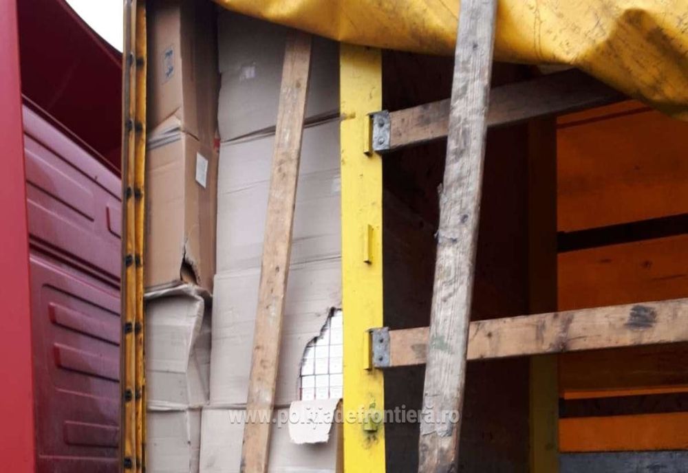 Arad: FOTO VIDEO Lovitură pe piața țigărilor de contrabandă din vestul României.  Zeci de mii de pachete, în valoare de peste 500.000 lei, confiscare de către polițiltii de frontieră de la Nădlac 2 