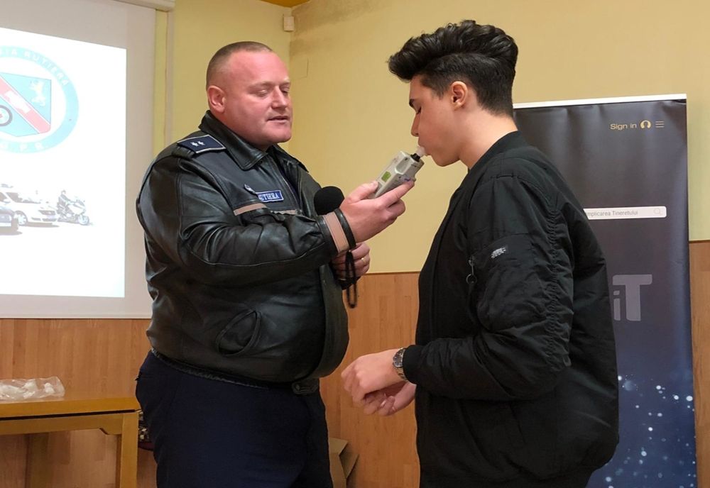 Arad: "Ora de educație rutieră", dar și de educație pentru prim-ajutor și combaterea bullying-ului, la Arad. Ce au aflat elevii