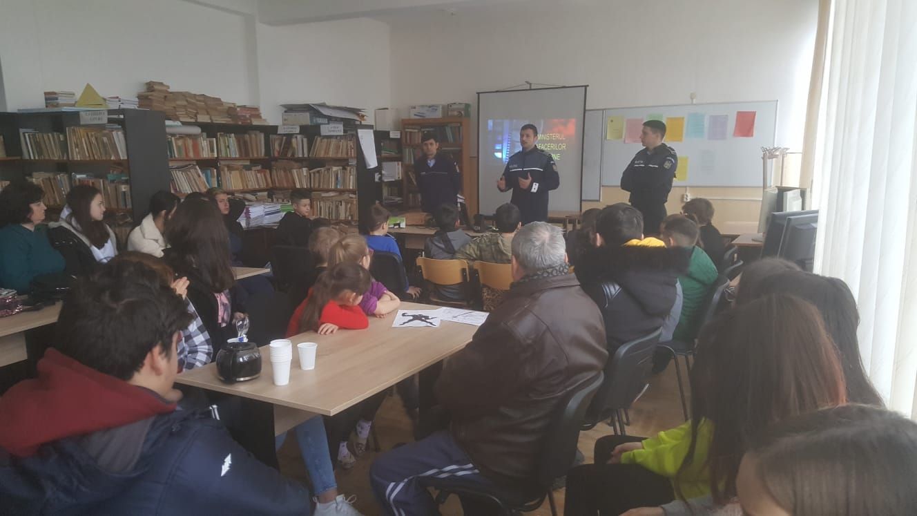 ARADCU 00 COPII ELEVI PREVENTIRE POLITIA ARAD JOI13FEB (1)