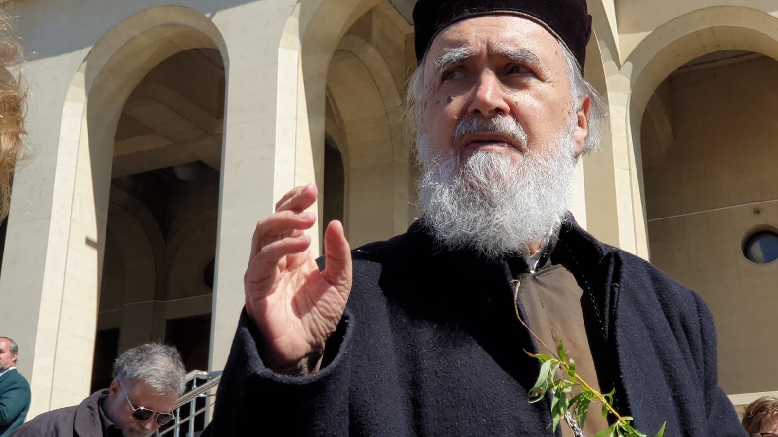 ARADCU 00 PROCESIUNE CATEDRALA TIMOTEI DUM12APR (52)