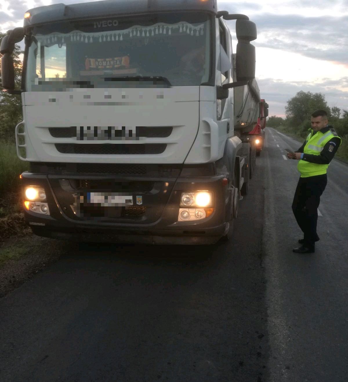 ARADCU 00 CONTROALE CAMIOANE POLITIA ARAD JOI04IUN 2