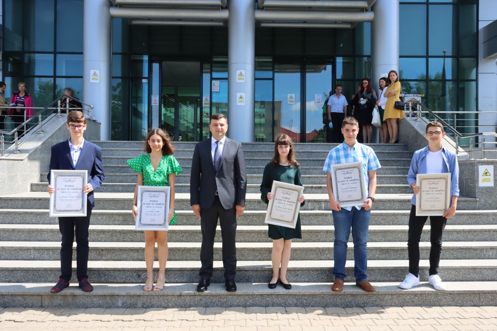 ARADCU 00 ELEVI 10 SERGIU BILCEA CONSILIUL JUDETEAN ARAD MI23IUN