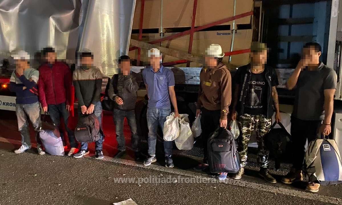 ARADCU 8 CETATENI DIN VIETNAM NADLAC 2 POLITIA DE FRONTIERA ARAD DUM14IUN