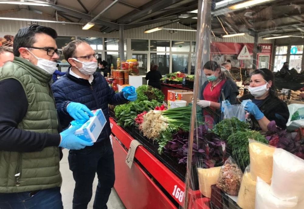 La Arad, purtarea măștii de protecție este obligatorie, în piețe