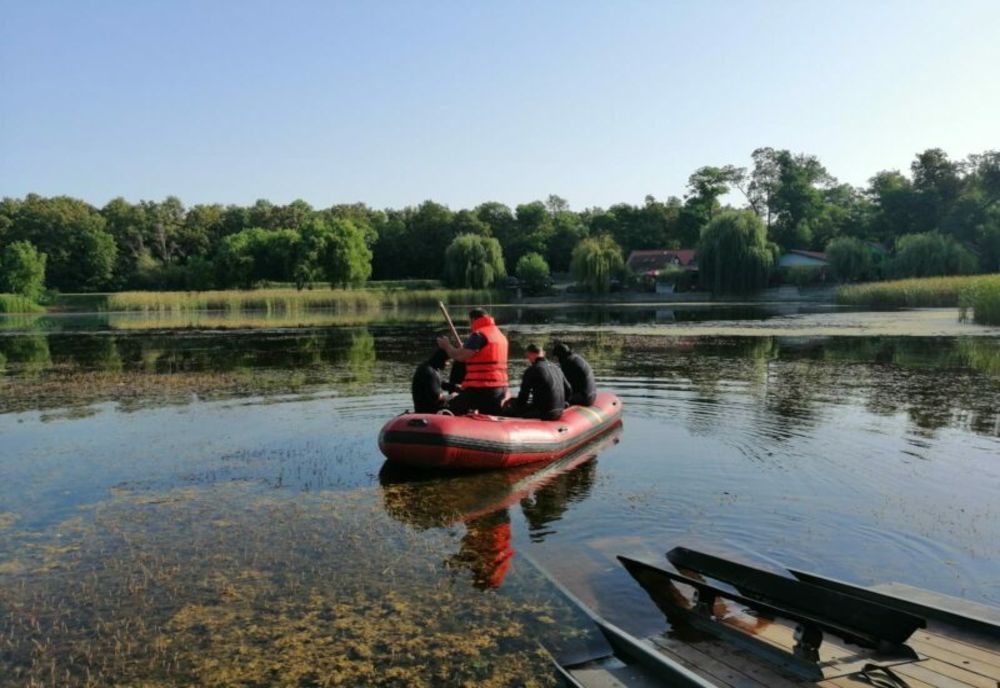 Tragedie la scăldat: un tânăr a rămas prins în vegetația subacvatică și s-a înecat