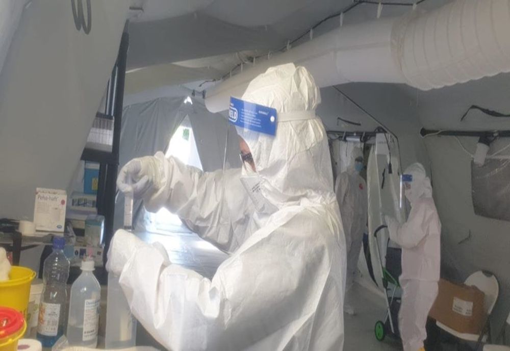 Echipament special de protecție pentru medicii arădeni care sunt în linia întâi