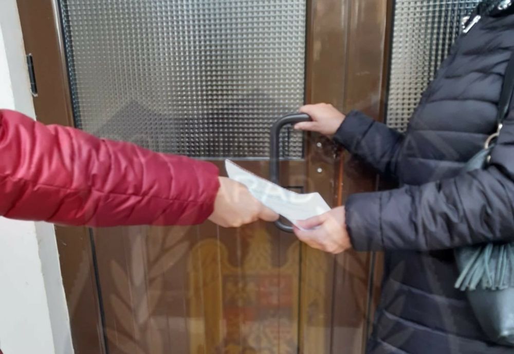 Sute de arădeni fără acte de identitate