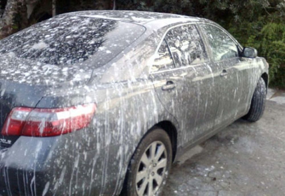 "Cadou" urât la despărțire. Un arădean i-a distrus mașina fostei iubite