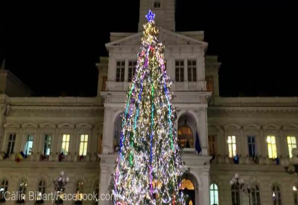La Arad s-au aprins luminițele din bradul de Crăciun