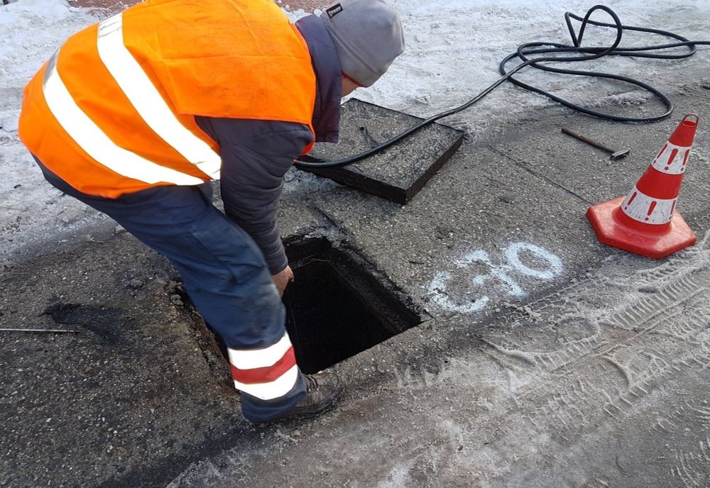 Probleme la Arad din cauza șervețelelor umede aruncate în canalizare