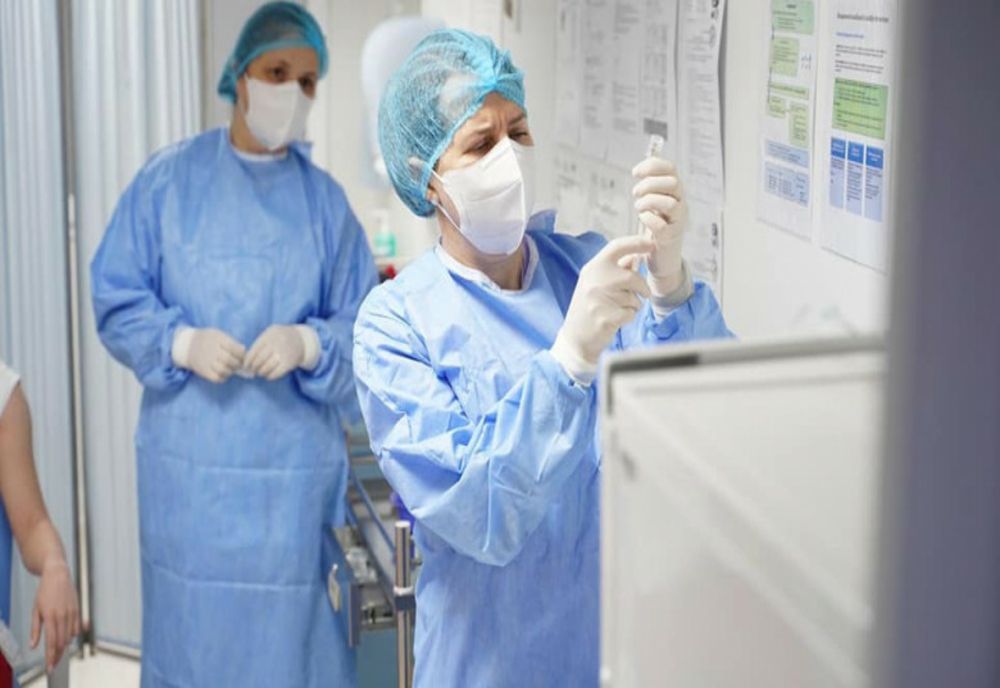 Vârstnicii din Arad nu vor să se vaccineze: puține cereri în centrele destinate lor