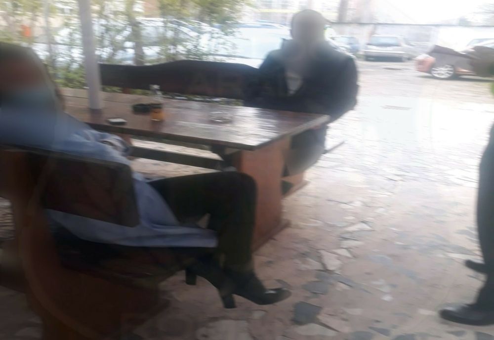 În loc să stea acasă, în izolare, un cuplu a făcut scandal într-un local