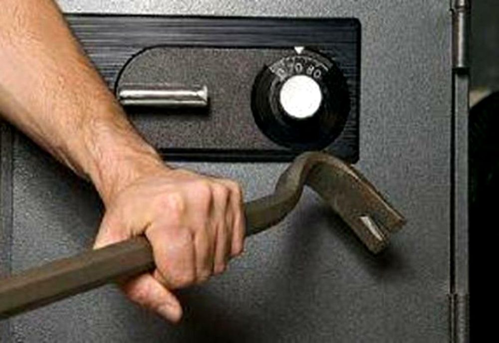 Un al doilea polițist, reținut după jaful de 300 de mii de euro de la Pâncota