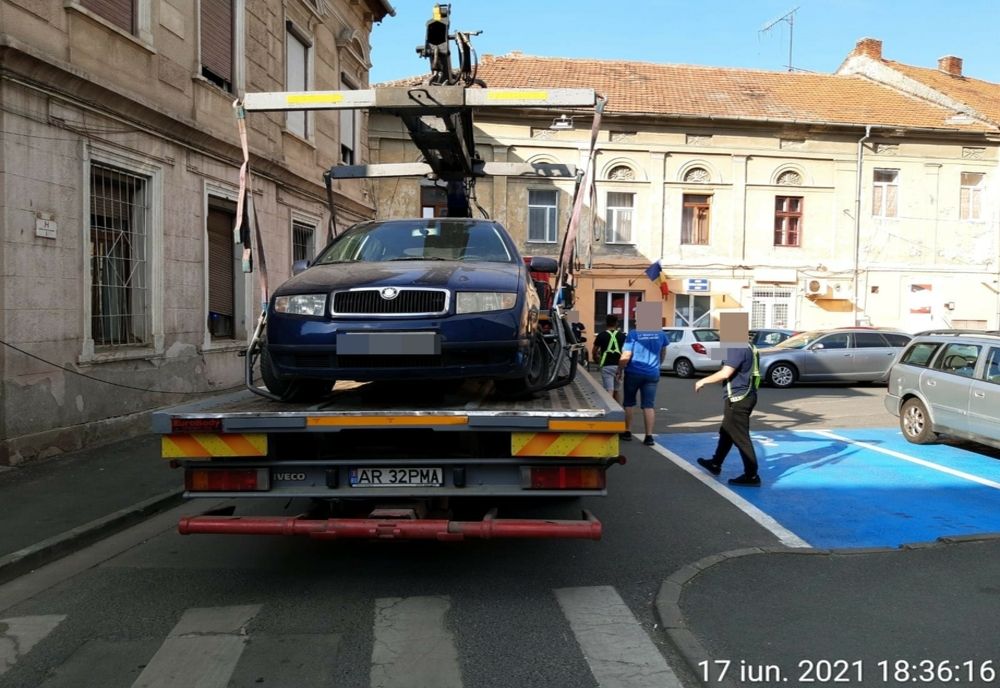 Mașini abandonate pe domeniul public, poliția face verificări