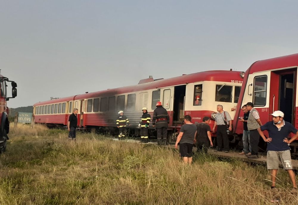 Un tren a luat foc în județul Arad. Călătorii și mecanicii conductori s-au salvat în ultimul moment