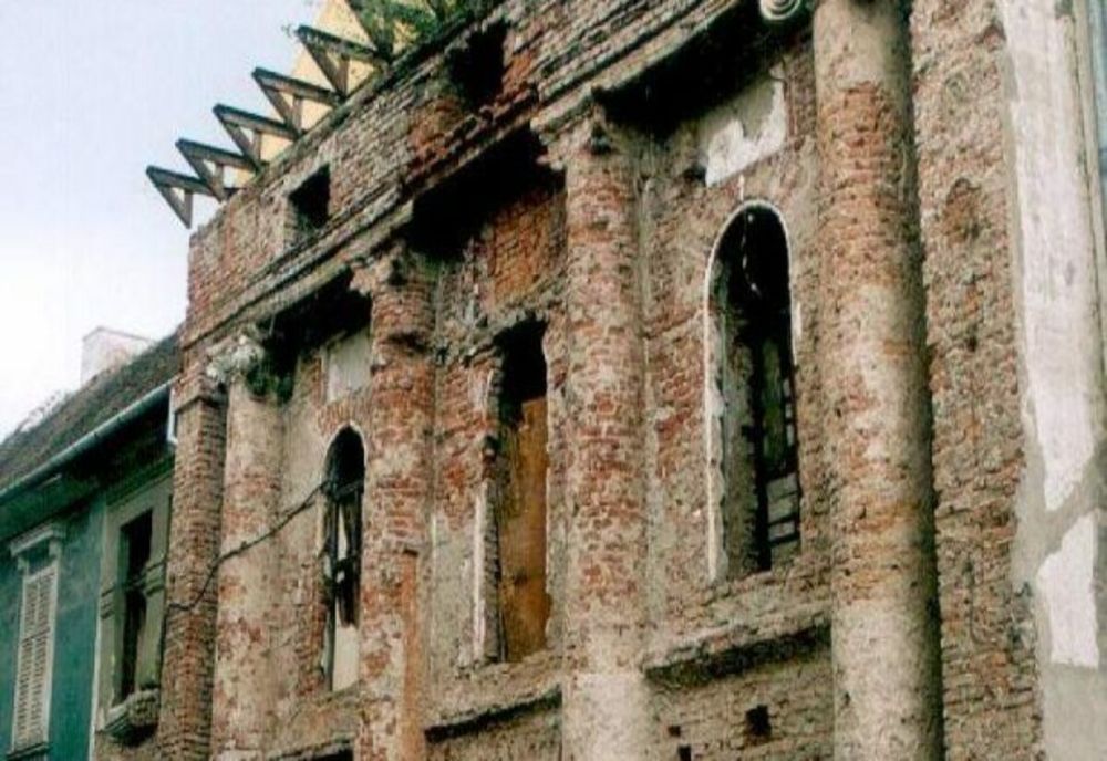 Târg de artă pentru salvarea Teatrului Vechi din Arad