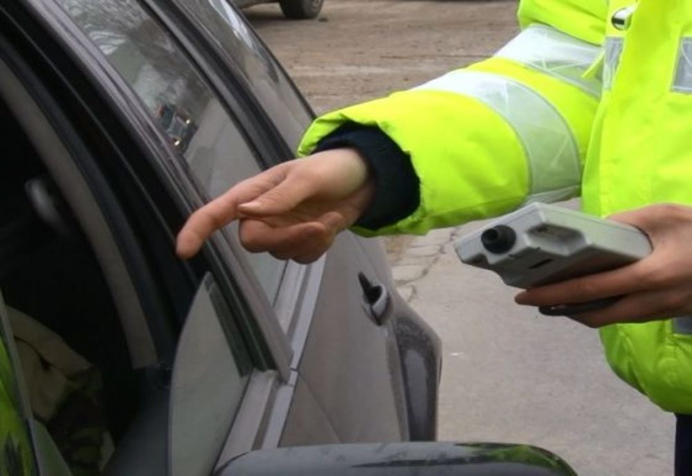 Șoferi fără permis sau băuți la volan