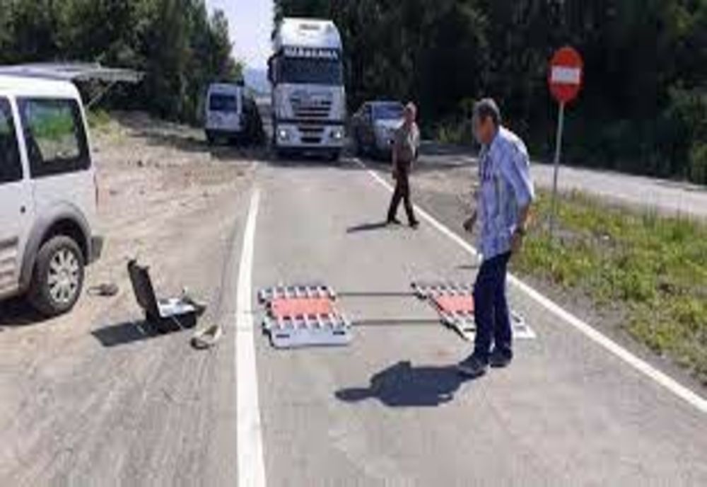 Patru platforme de verificare a tonajului vehiculelor, pe drumurile județene din Arad