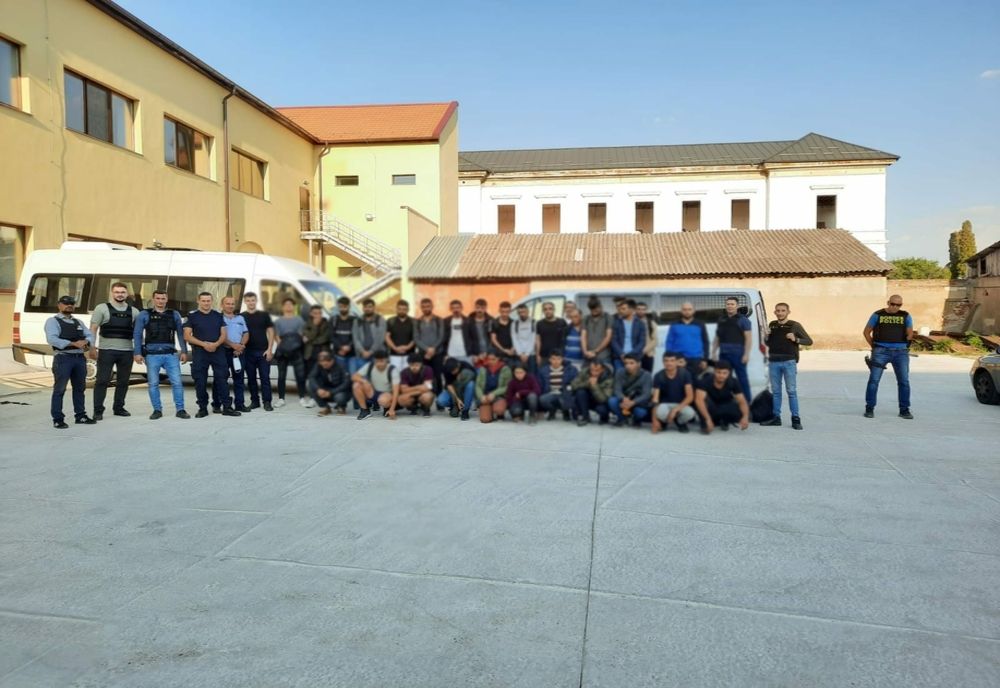 Migranti prinși în pensiuni din județul Arad