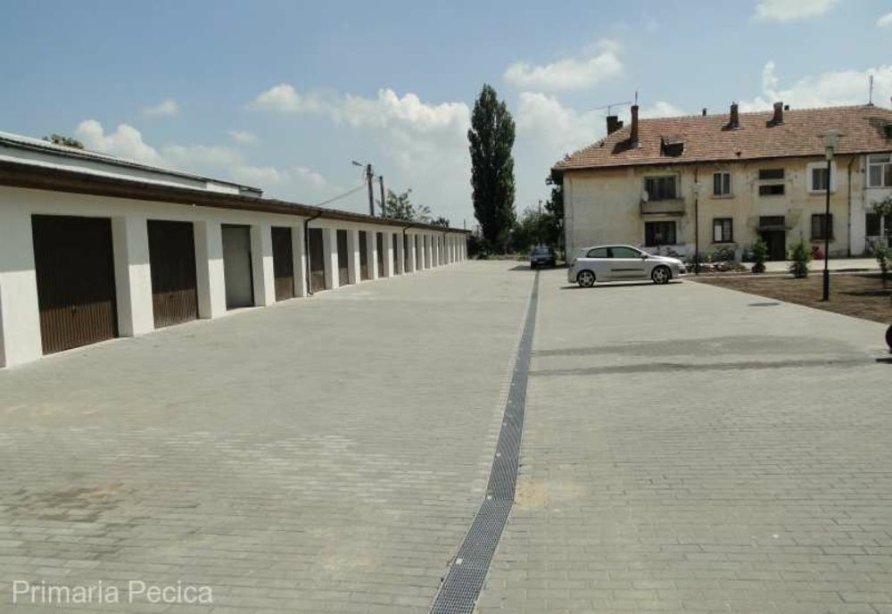 Primăria Pecica construieşte boxe pe care le închiriază locatarilor de la bloc fără spaţiu de depozitare