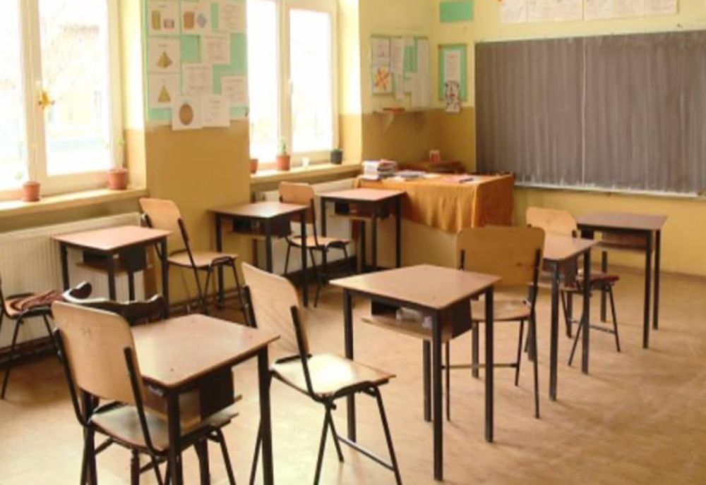 Elevii unei școli din Arad rămân acasă din cauza frigului din clase