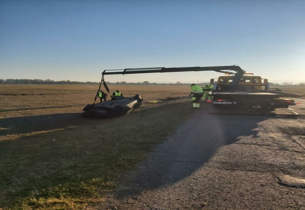 Un copil a murit după ce o maşină s-a răsturnat în județul Arad