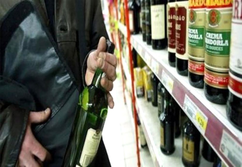 A plecat cu sticlele de whisky