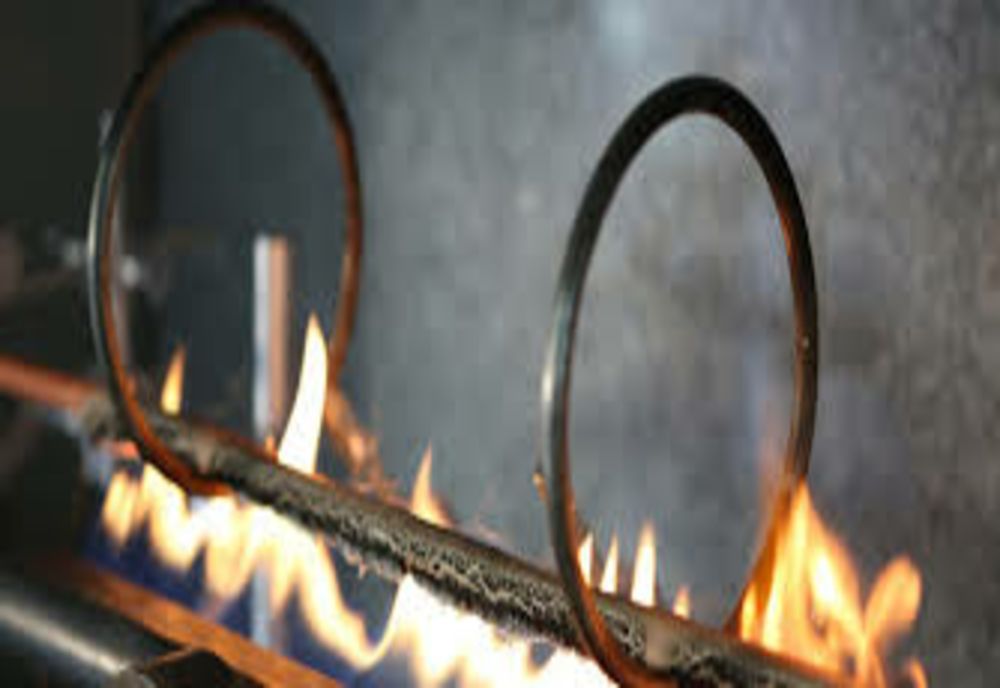 Dosar penal în cazul unei firme care ardea ilegal cabluri electrice şi producea poluare