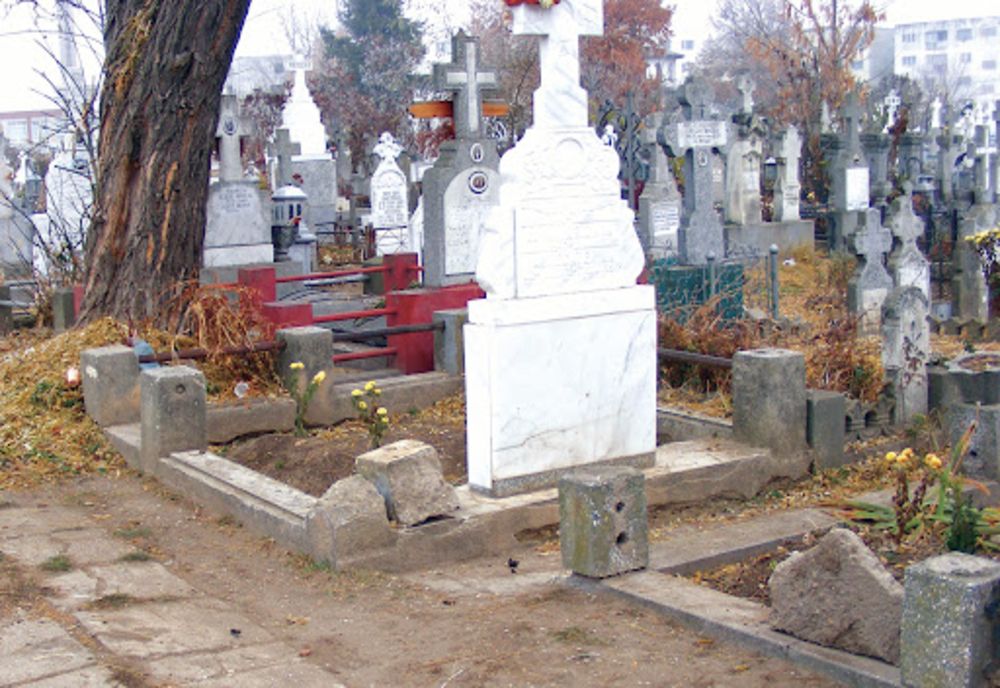 Oameni fără Dumnezeu: Au furat din cimitir