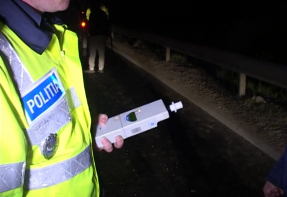 S-au răsturnat cu mașina și au fost găsiți de polițiști