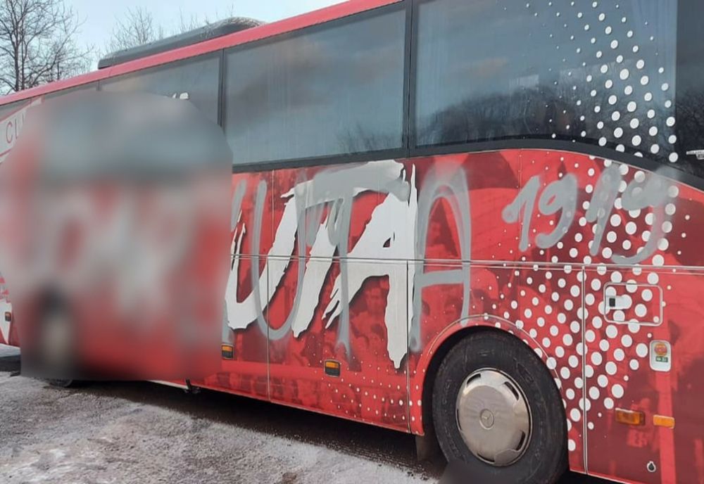Autocarul echipei UTA Arad a fost vandalizat la Cluj-Napoca (FOTO)