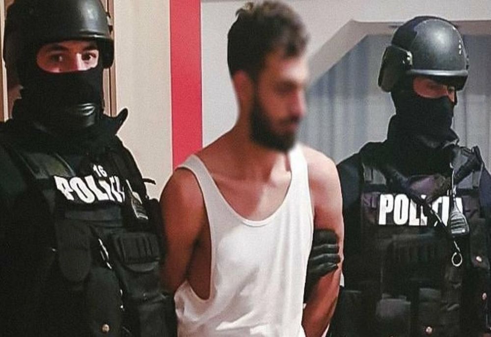 Arad: Bărbatul care a ucis fetiţa de 4 ani a concubinei sale şi-a recunoscut fapta în faţa instanţei